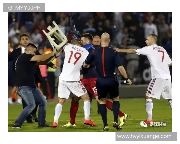 足球明星摔倒瞬间引发全场热议 网友热议意外背后隐藏的真相